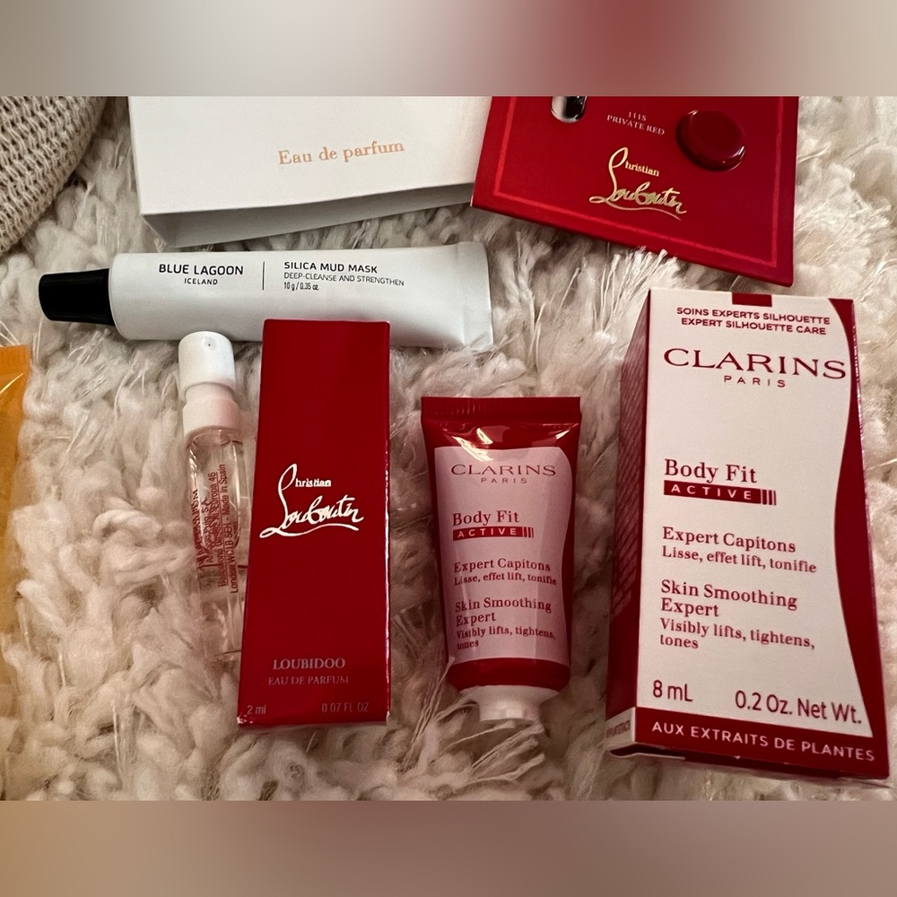 Brand New Guerlain Paris Cosmetic Bag with freebies - Picture 4 of 15